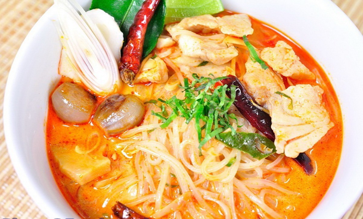 Order 41. Tom Yum Noodle Soup food online from Sea Thai store, Seattle on bringmethat.com