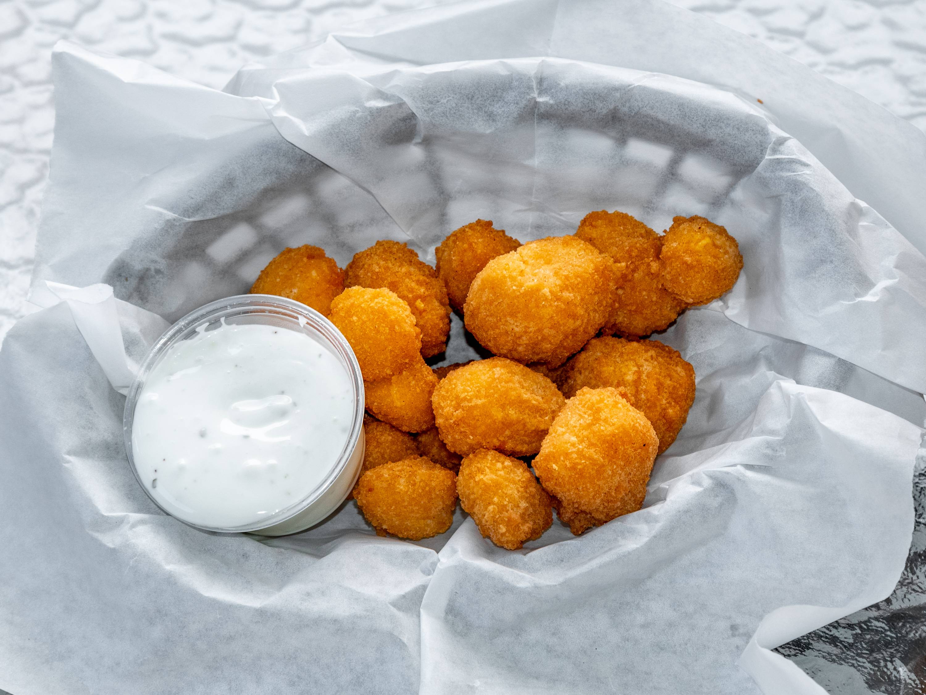 Order Cheddar Cheese Curds food online from Mt Pockets Bar And Grill store, Appleton on bringmethat.com