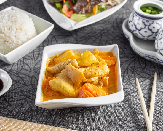 Order Yellow Curry food online from Thai House store, Kansas City on bringmethat.com