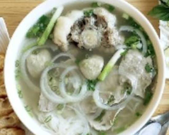 Order Oxtail & Filet | Pho Tai Duoi Bo food online from Pho Me Vietnamese Kitchen store, Mooresville on bringmethat.com