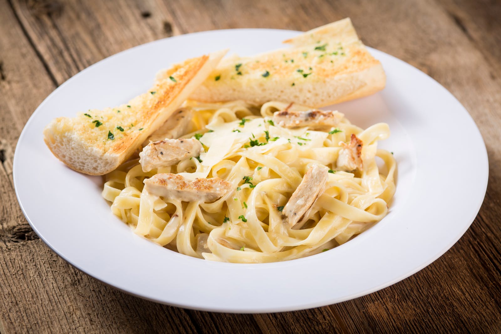 Order Fettuccine Alfredo with Grilled Chicken - Serves 1-3 food online from Rosati's Pizza store, Glenview on bringmethat.com