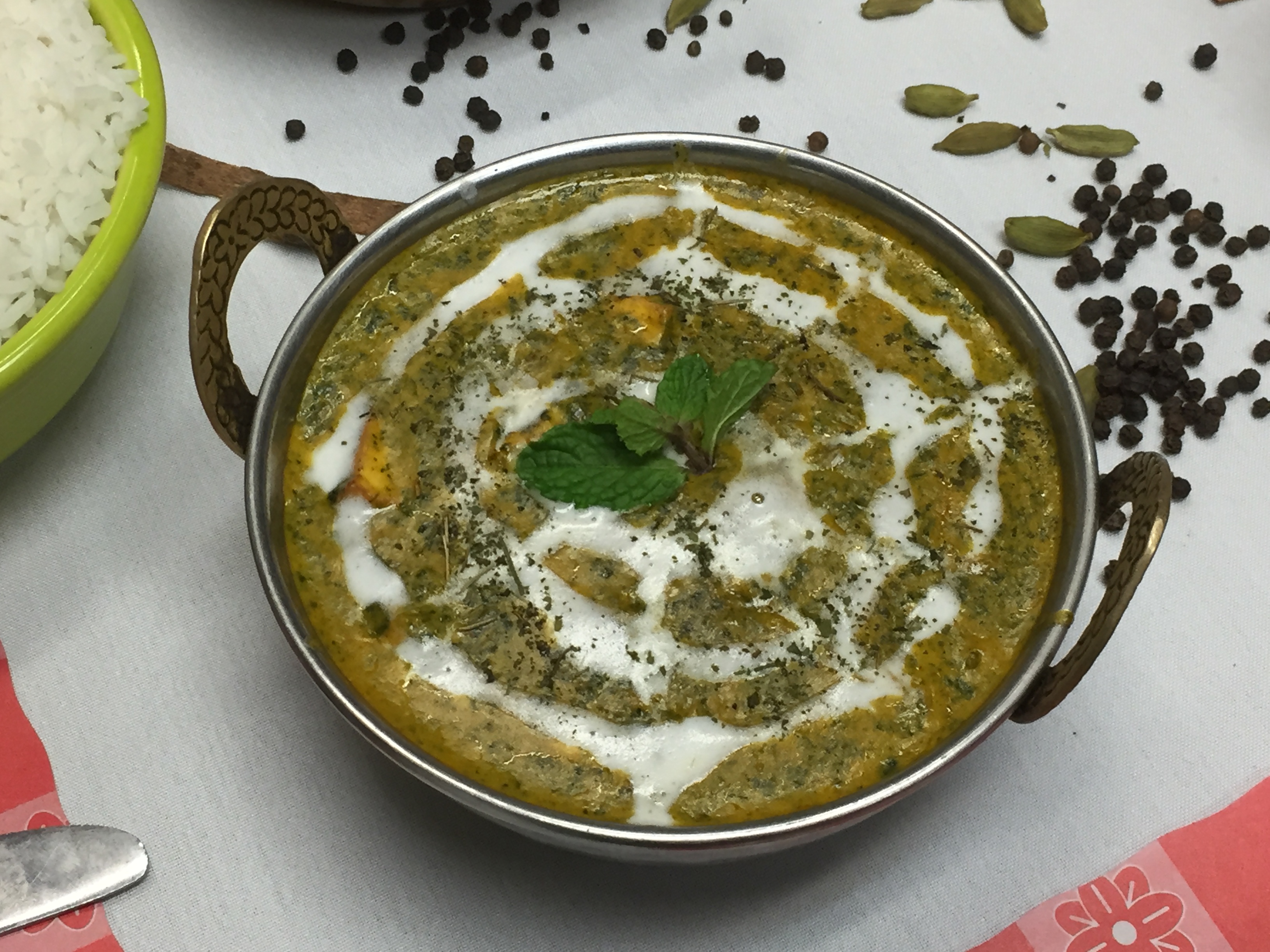 Order Saag Paneer Curry food online from Cafe India store, Cedar Park on bringmethat.com