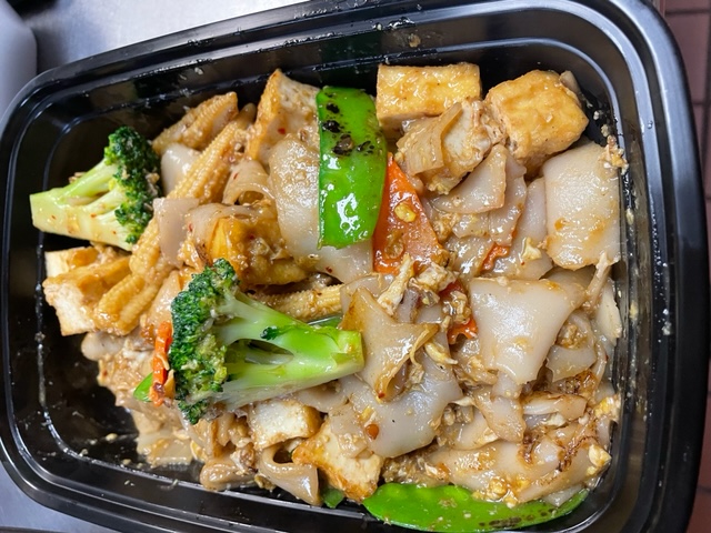 Order Pad Se-ew food online from Simply Thai store, Northbrook on bringmethat.com