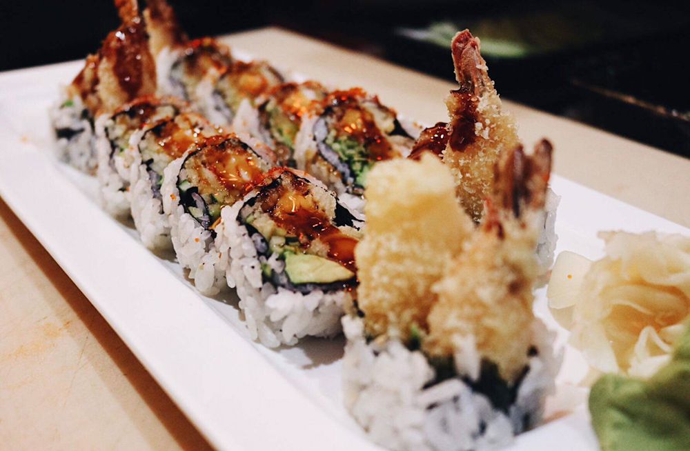 Order Shrimp Tempura Roll food online from Sushi para japanese restaurant store, New York on bringmethat.com