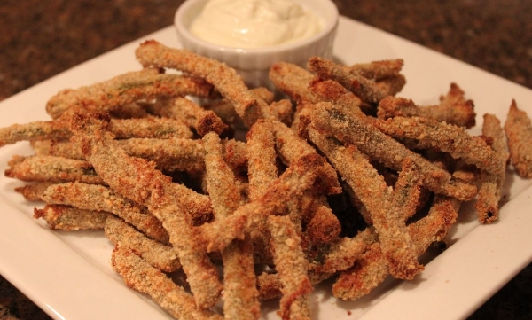 Order Fried Green Beans food online from The Suite Bar & Grill store, Columbus on bringmethat.com