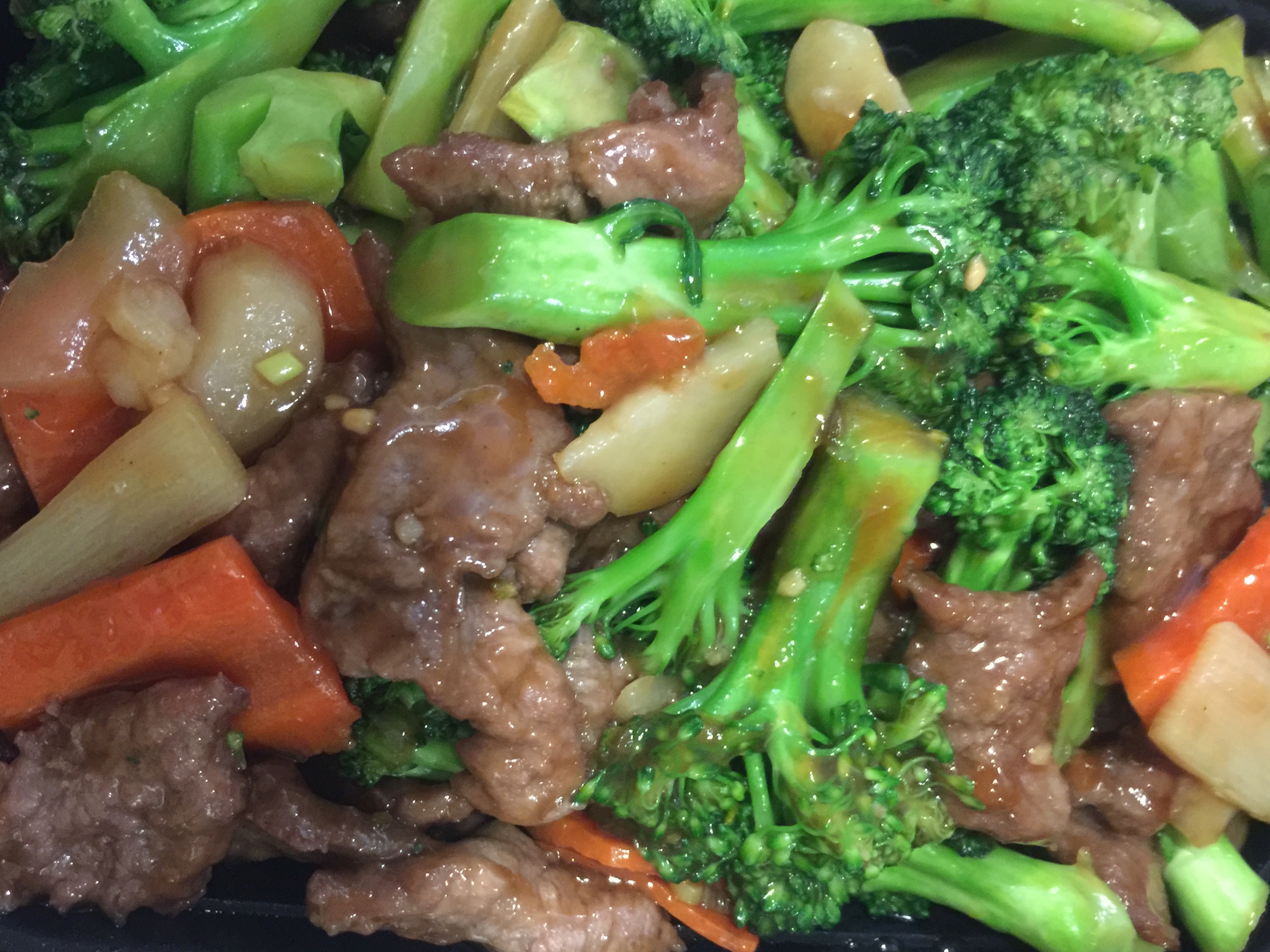 Order Beef with Broccoli food online from Wang Chinese Cuisine store, Cathedral City on bringmethat.com