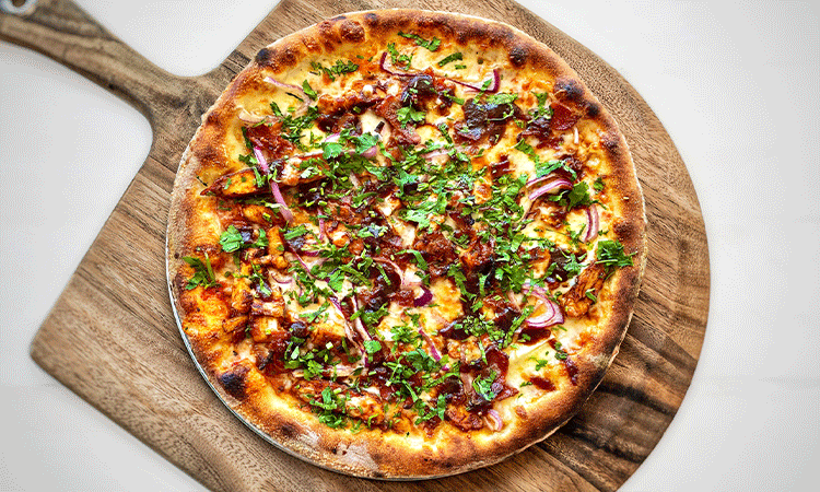 Order BBQ CHICKEN PIZZA food online from Amicis East Coast Pizzeria store, Menlo Park on bringmethat.com