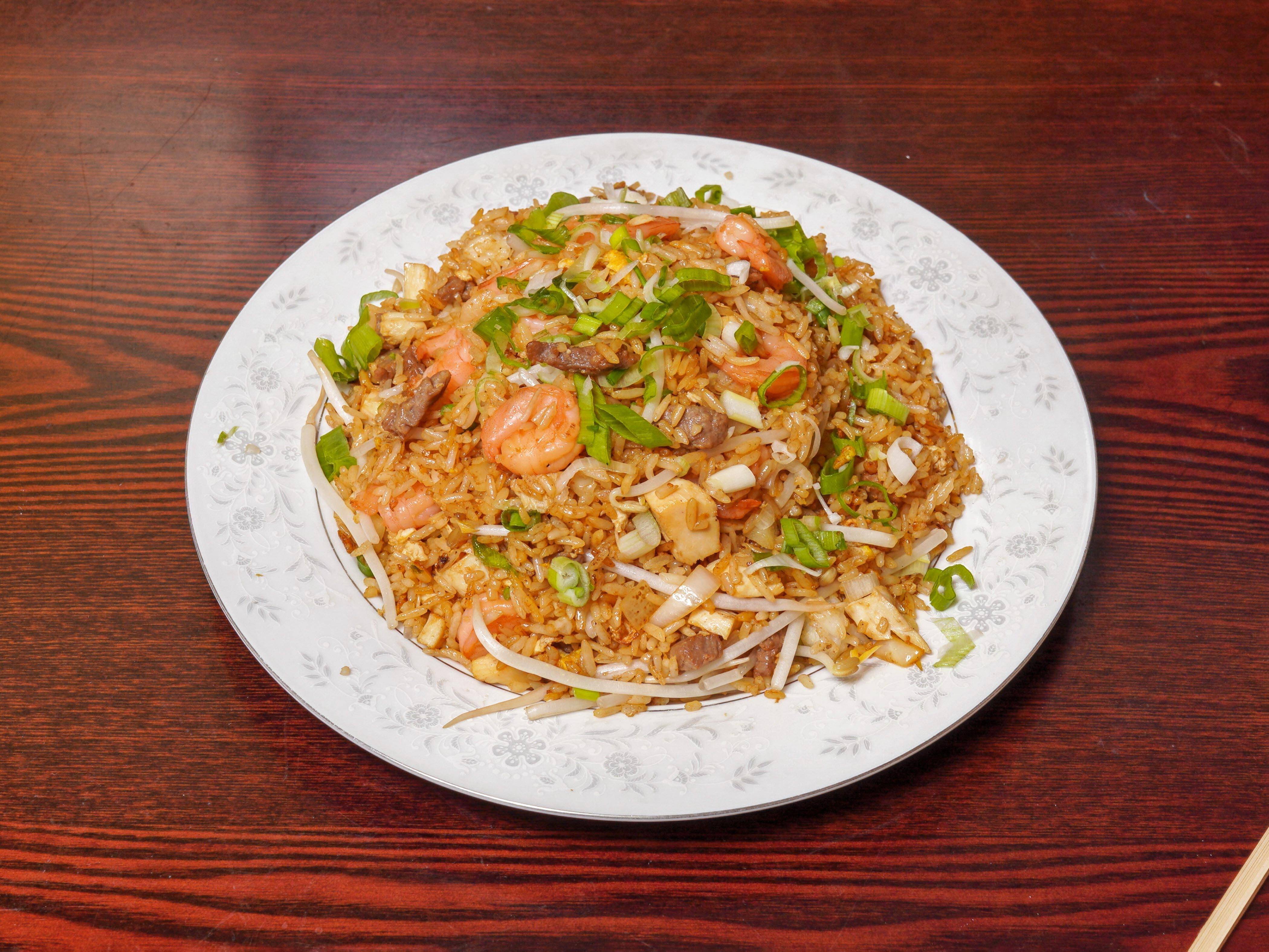Order 45. Combination Fried Rice food online from Lee's Garden store, Chicago on bringmethat.com