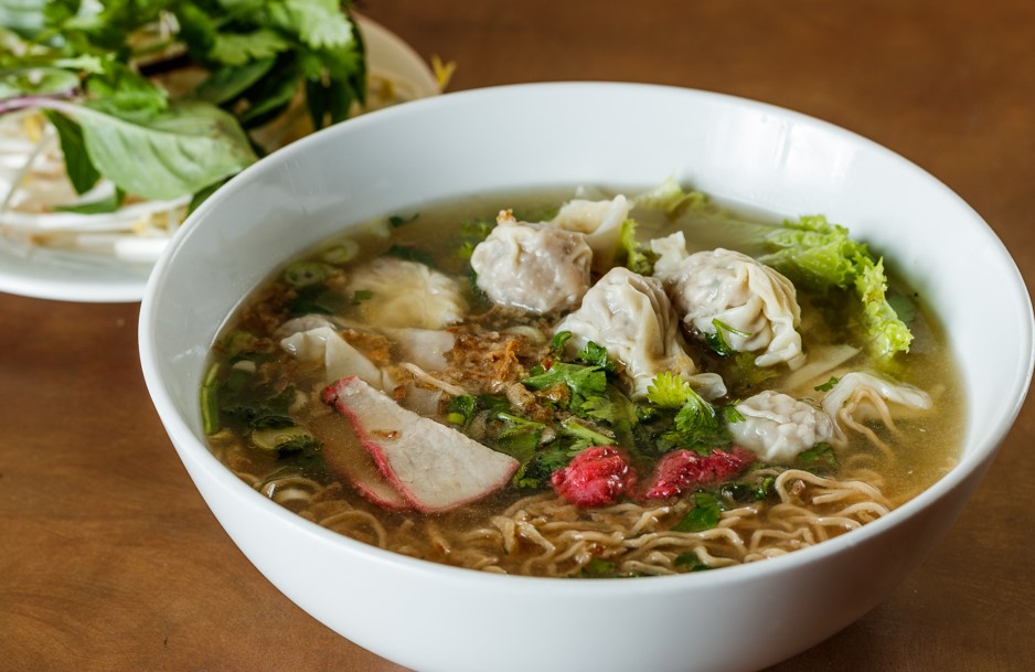 Order S5. Vietnamese Wonton Egg Noodle Soup food online from Pho Hoang store, Houston on bringmethat.com