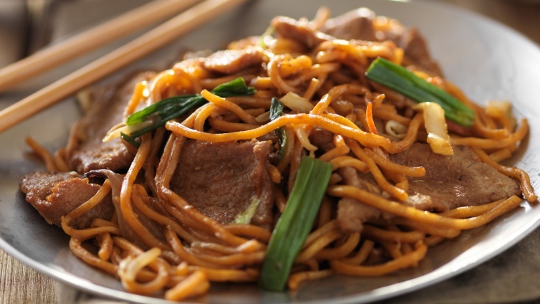 Order 100. Beef Chow Mein food online from King Wok Gourmet Asian store, Chicago on bringmethat.com