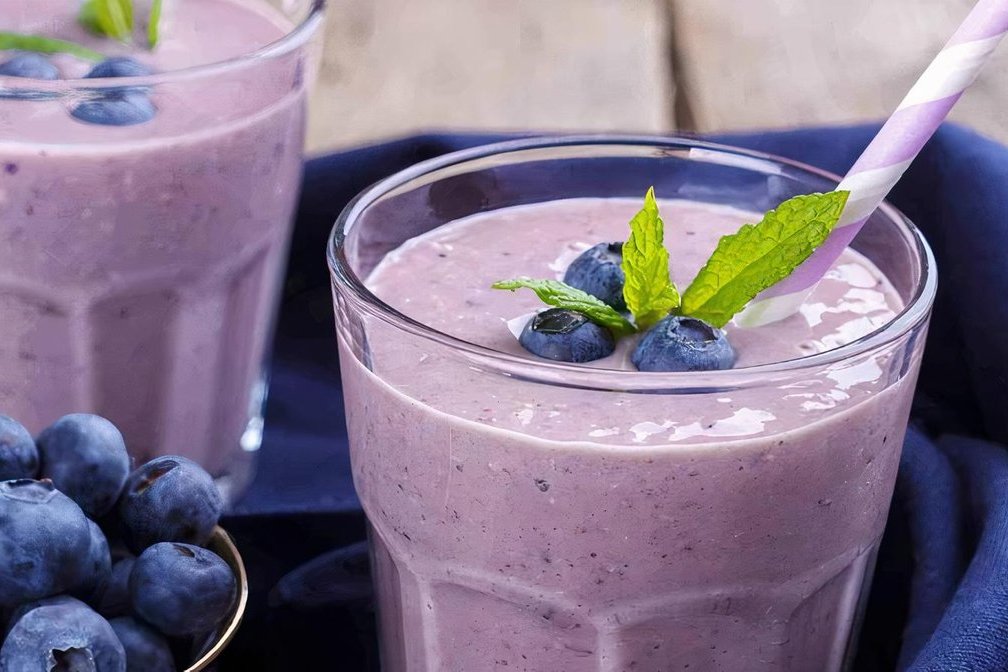 Order Blueberry and Banana Smoothie food online from Stella Blue Bistro store, Huntington on bringmethat.com