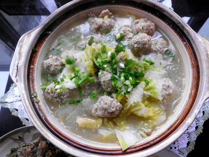 Order Vermicelli with Napa Cabbage and Meatballs 白菜粉丝丸子 food online from Le's Restaurant store, Ames on bringmethat.com