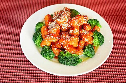 Order 芝鸡 Sesame Chicken food online from Spices 3 store, Oakland on bringmethat.com