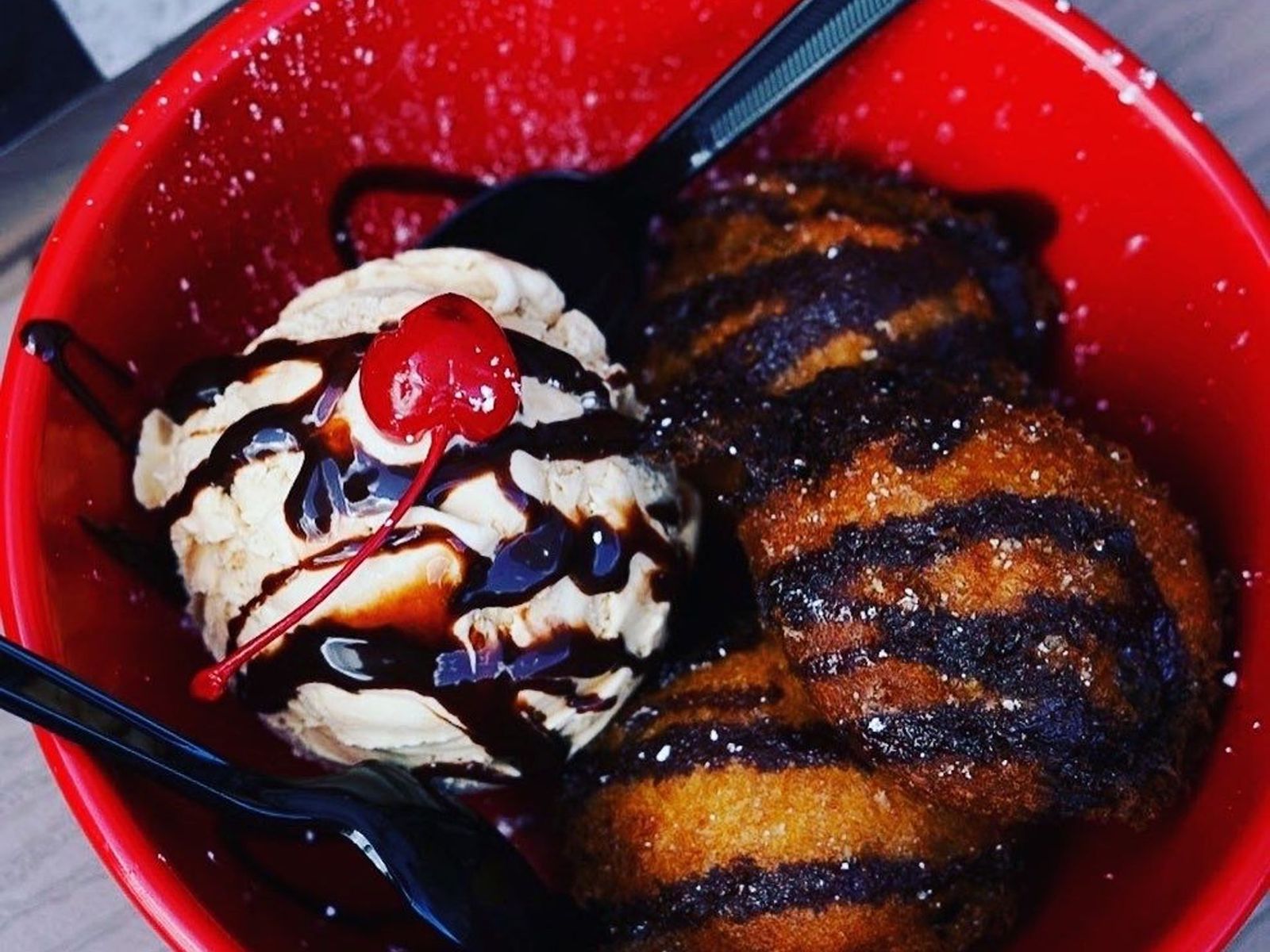 Order Deep Fried Oreos food online from Tonys Eat & Drink store, Franklin on bringmethat.com