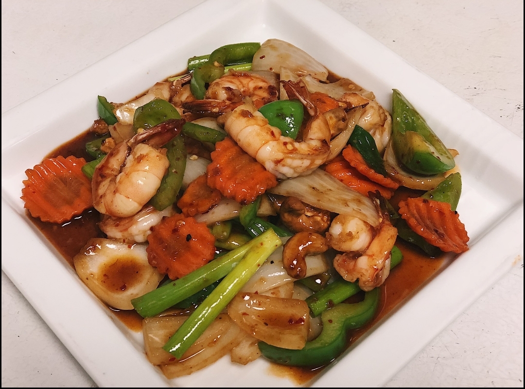 Order E5. Cashew Nut and Roasted Chili Entree food online from Thailusion store, Los Alamitos on bringmethat.com