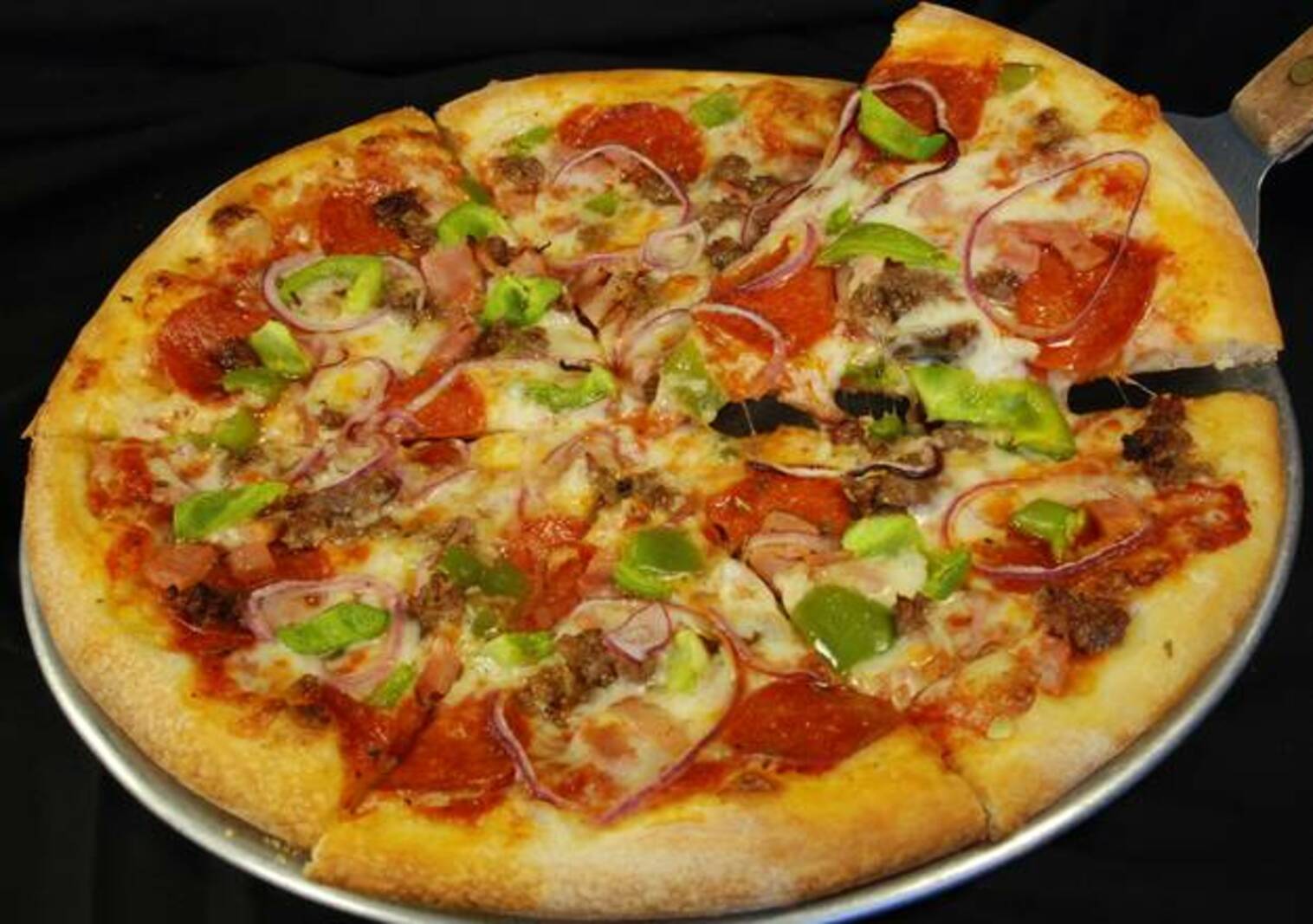 Order 16" The Roadhouse Pizza food online from Flancers store, Mesa on bringmethat.com