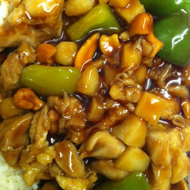 Order P07 Chicken with Cashew Nuts  food online from Lia's Kitchen store, Lufkin on bringmethat.com