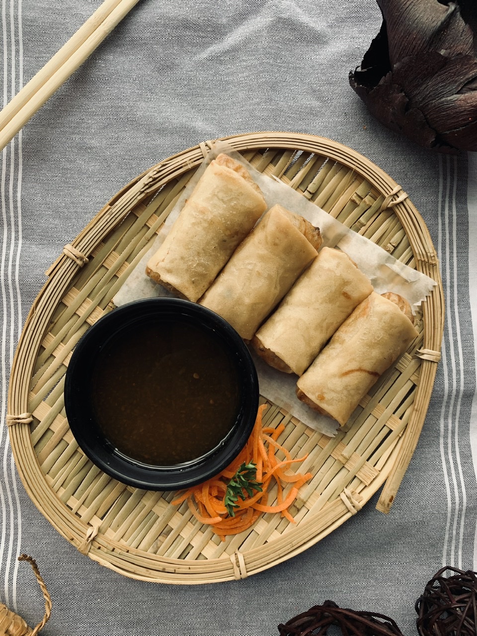 Order Veggie Egg Rolls food online from Hands On Thai & Sushi store, Chicago on bringmethat.com
