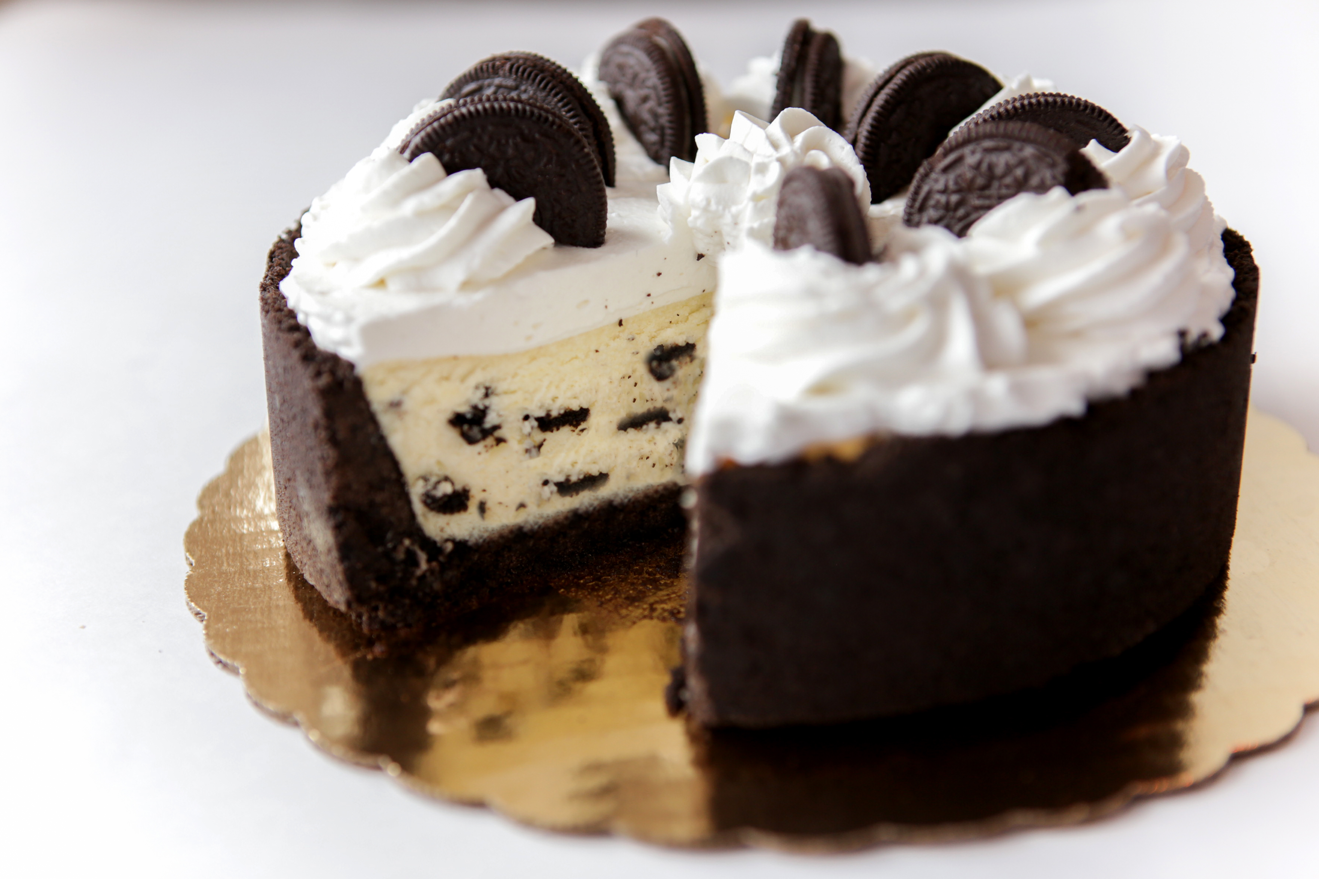 Order Oreo Cheesecake food online from Hiway Pizza Pub store, State College on bringmethat.com