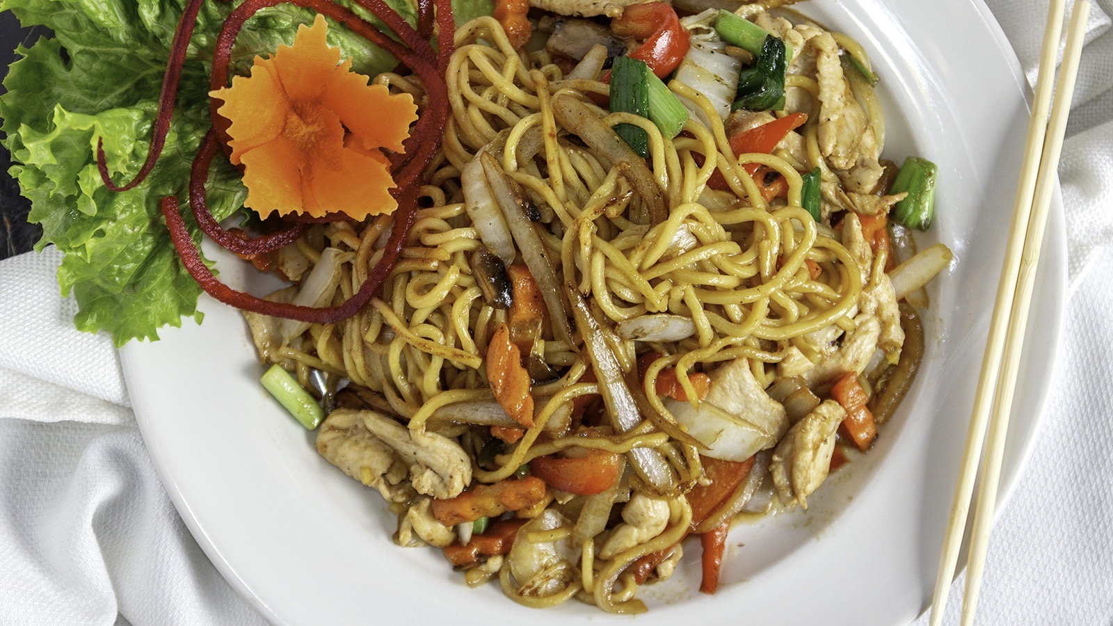 Order 6.5. Pad Ba Mee Noodle food online from Bangkok Bay store, Lima on bringmethat.com