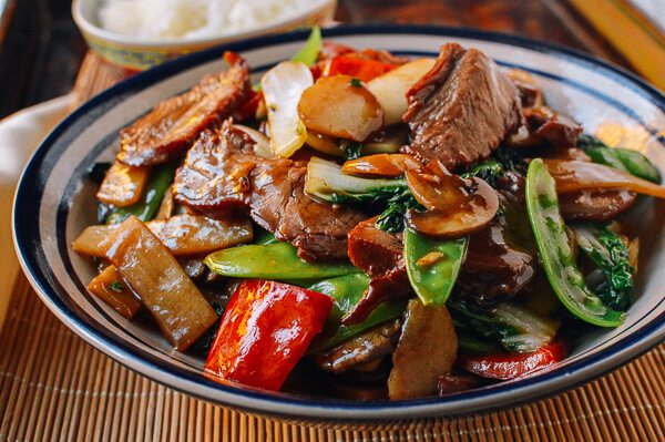 Order 65. Roast Pork with Mixed Vegetables food online from Chen's Yummy House store, Dumont on bringmethat.com