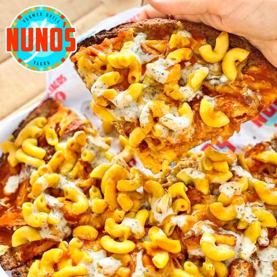Order BEYOND BUFFALO CHICKEN PIZZA (10inch) food online from Nuno's Tacos & Vegmex Grill store, Dallas on bringmethat.com