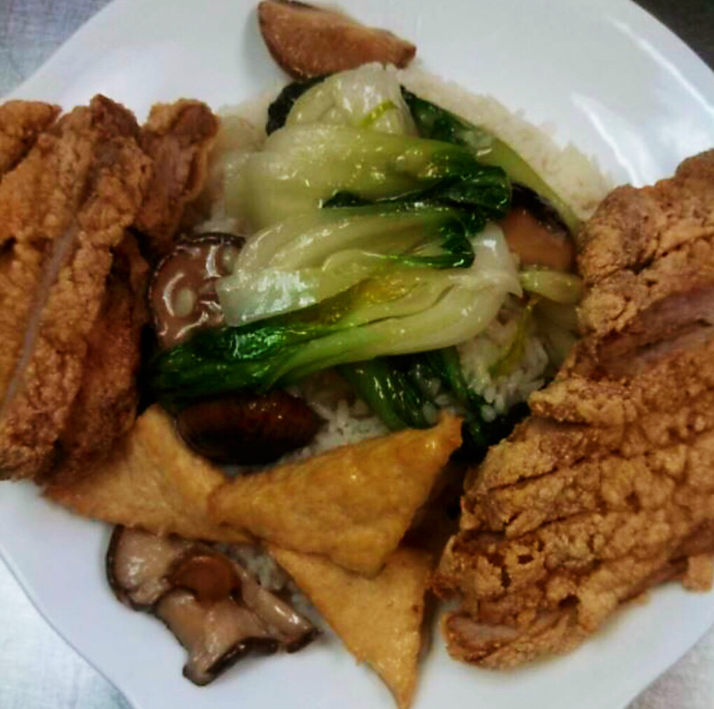 Order Orient House Crispy Pork Chop Rice Platter 香酥猪扒盖饭 food online from Orient House Chinese Restaurant store, Madison on bringmethat.com