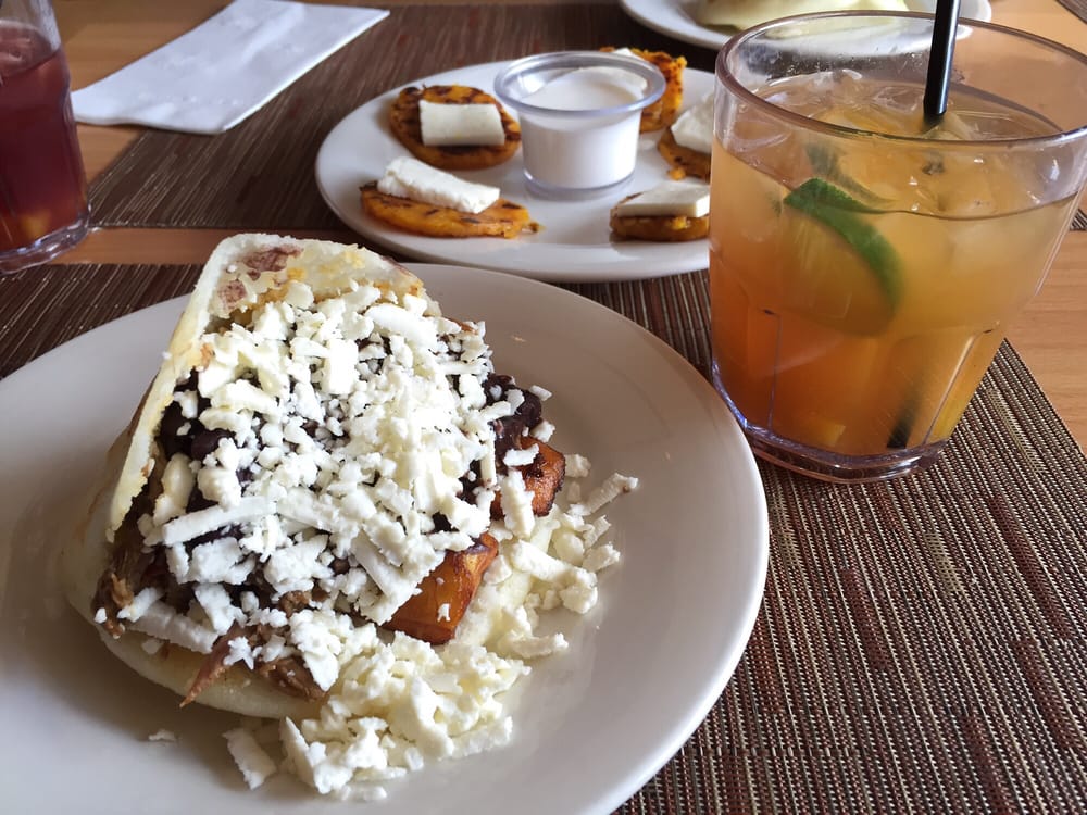 Order Arepa Pabellon de Pollo food online from Arepas cafe & grill store, Astoria on bringmethat.com