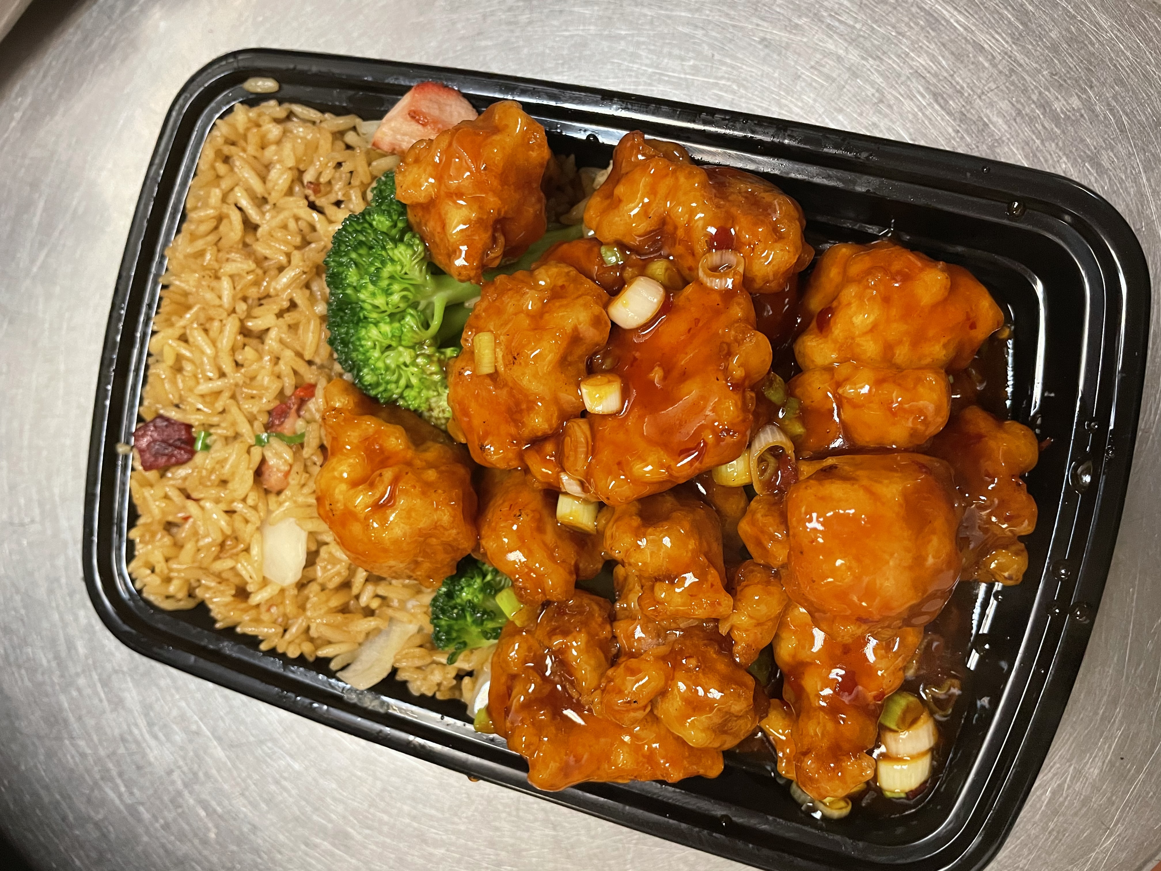 Order C20. General Tsos Chicken Combination Platter food online from Great Wall store, Blauvelt on bringmethat.com