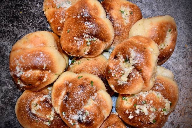 Order Garlic Knots food online from The Roasted Wing store, Blue Bell on bringmethat.com