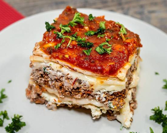 Order Lasagna food online from Ally's Grab 'n Go Kitchen store, Branford on bringmethat.com