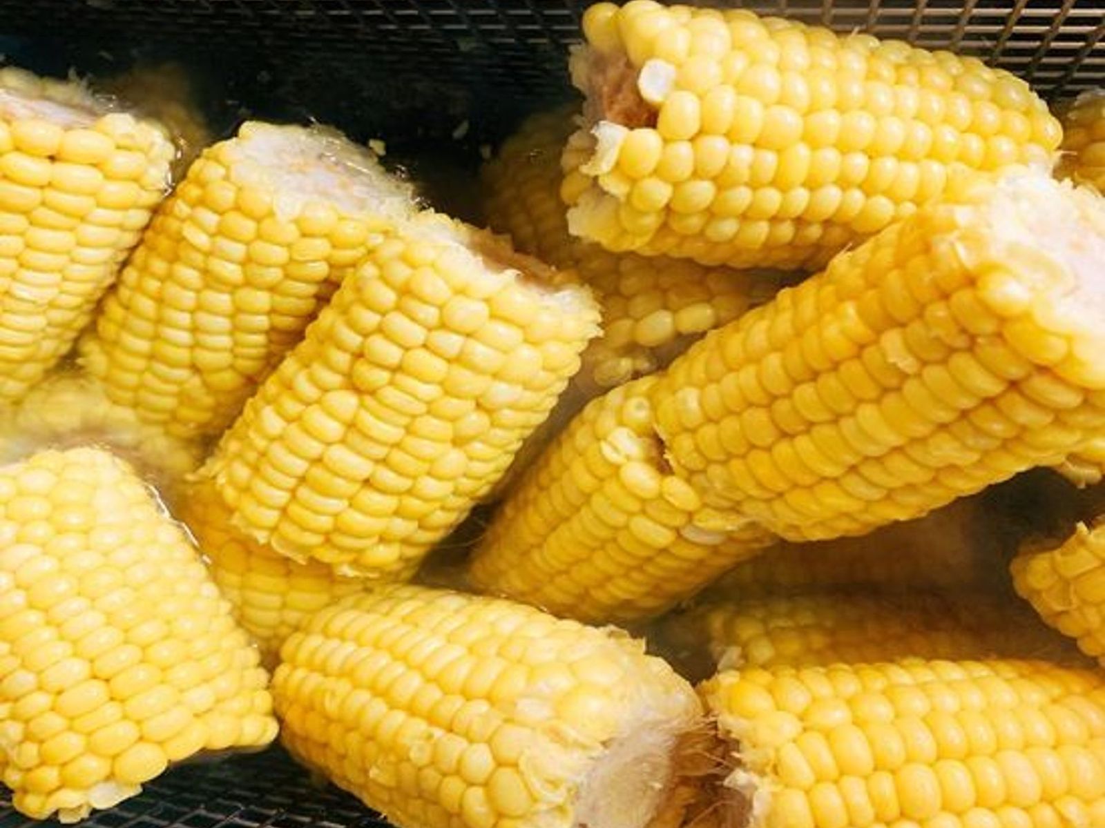 Order S1. Corn on the Cob (3) food online from Juicy Seafood store, Clarksville on bringmethat.com