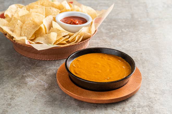 Order Skillet Queso food online from Chilis store, Woodbridge on bringmethat.com