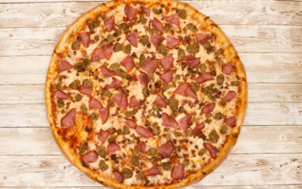 Order 17" Extra Large Deluxe Pizza food online from Villa Pizza store, San Jose on bringmethat.com