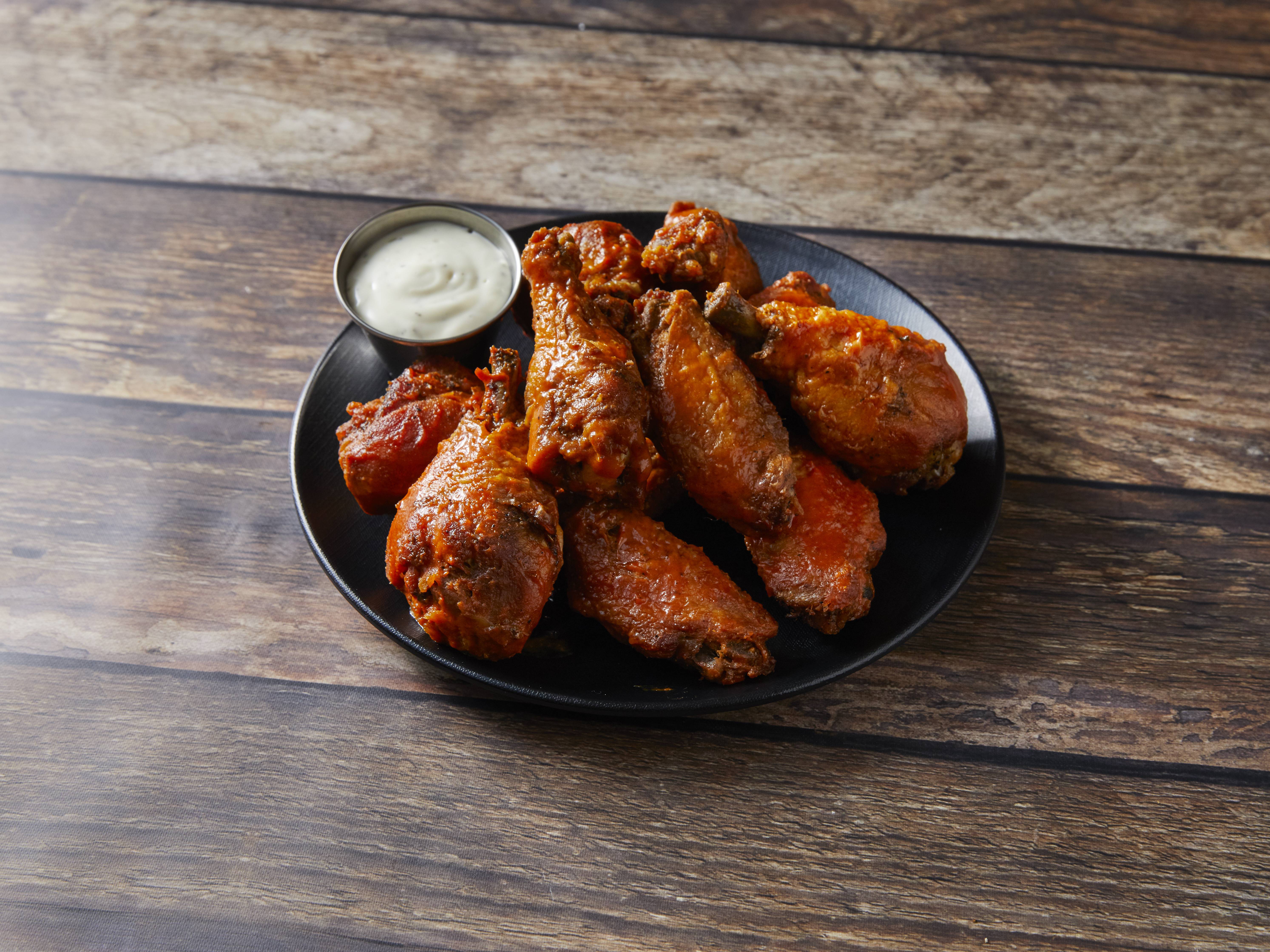 Order Chicken Wings food online from Mama Lino's Pizzeria store, Plainview on bringmethat.com