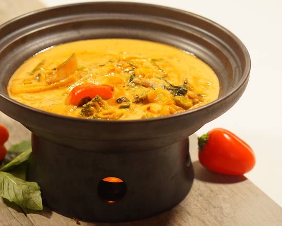 Order Chicken Thai Yellow Curry food online from Inchin Bamboo Garden store, North Olmsted on bringmethat.com