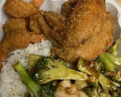 Order 2 Chicken Wings And 6 Baby Shrimp with chicken broccoli food online from New Rainbow Restaurant store, New York on bringmethat.com