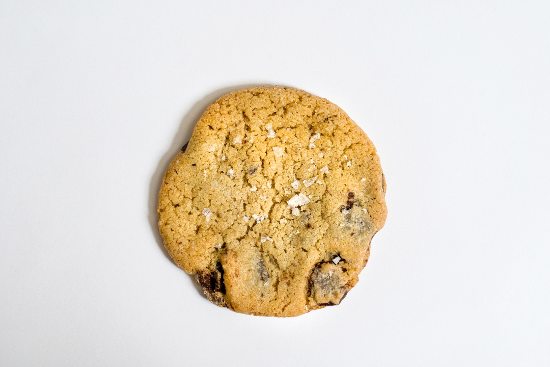 Order ’The OG’ Chocolate Chip Cookie food online from Fresh & Co. store, New York on bringmethat.com