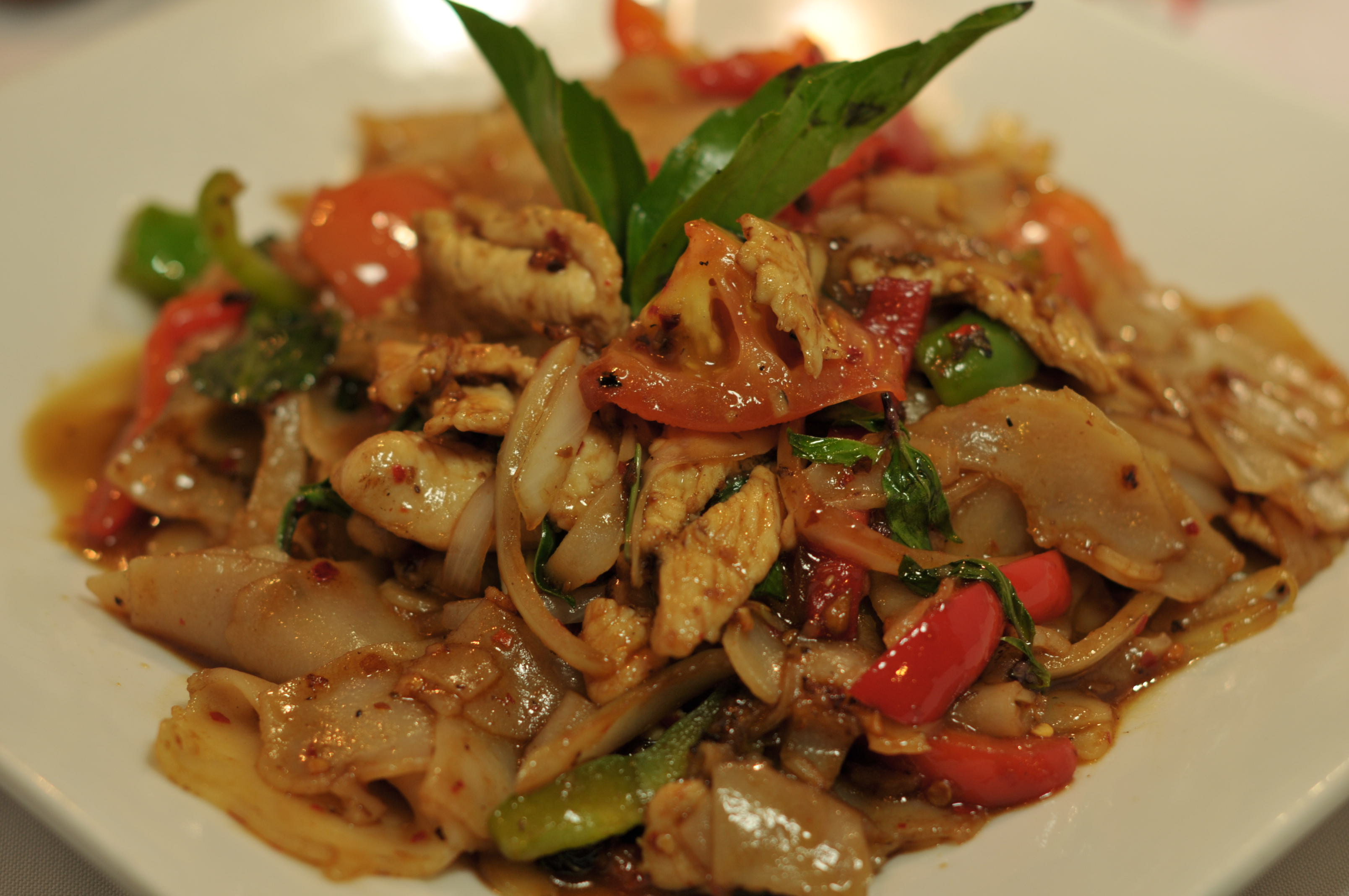 Order Pad Kee Mao (Drunken Noodle) food online from Thai Fiesta Cafe store, Paramount on bringmethat.com