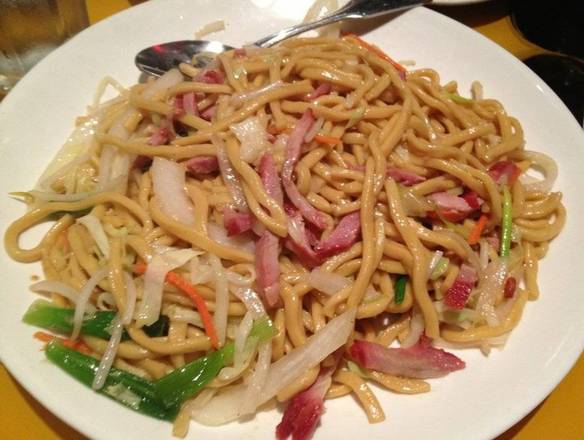 Order N4. BBQ Pork Chow Mein 叉烧炒面 food online from Jade Restaurant & Lounge store, Seattle on bringmethat.com