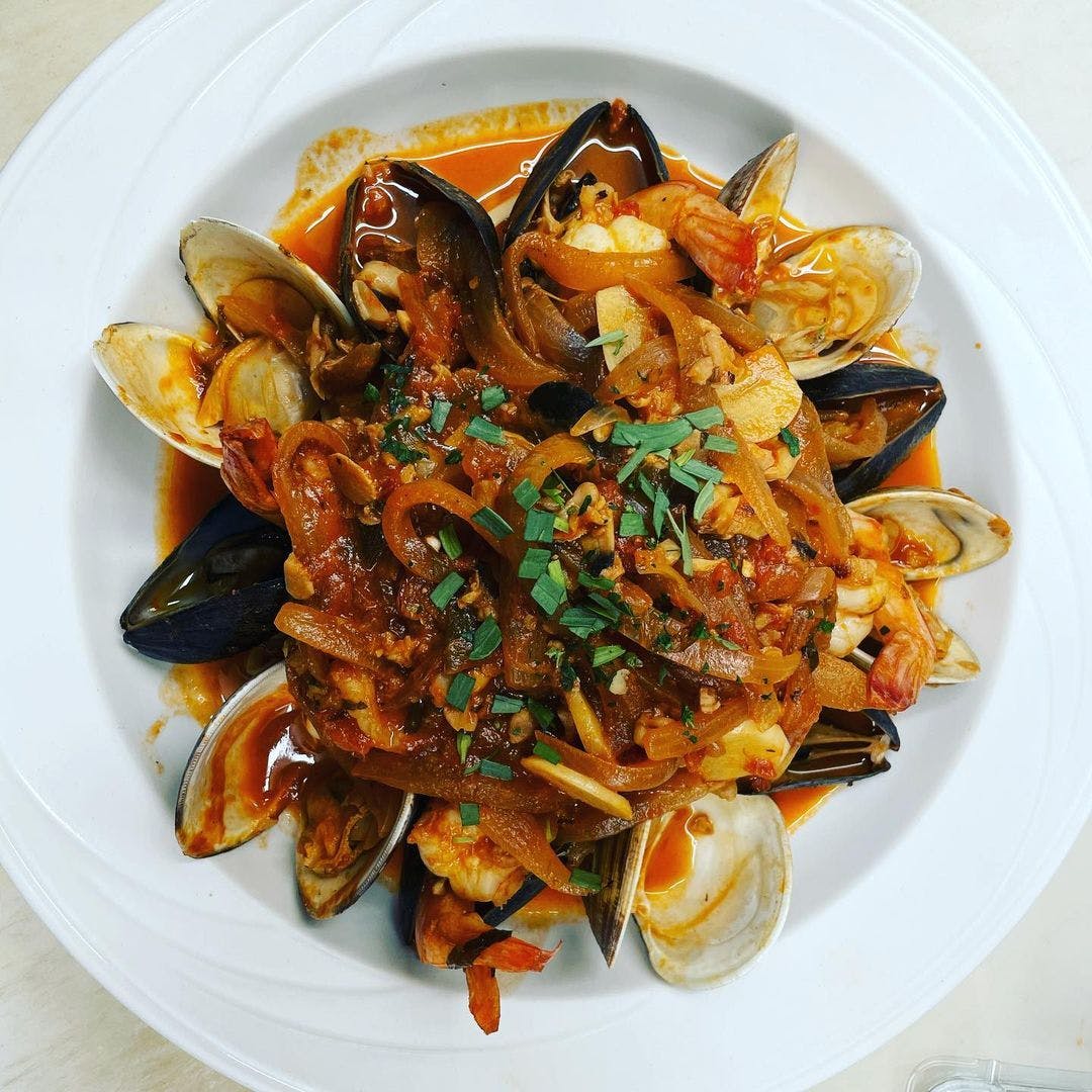 Order Mussels Marinara - Entree food online from Sinapi Pizzeria store, Brewster on bringmethat.com