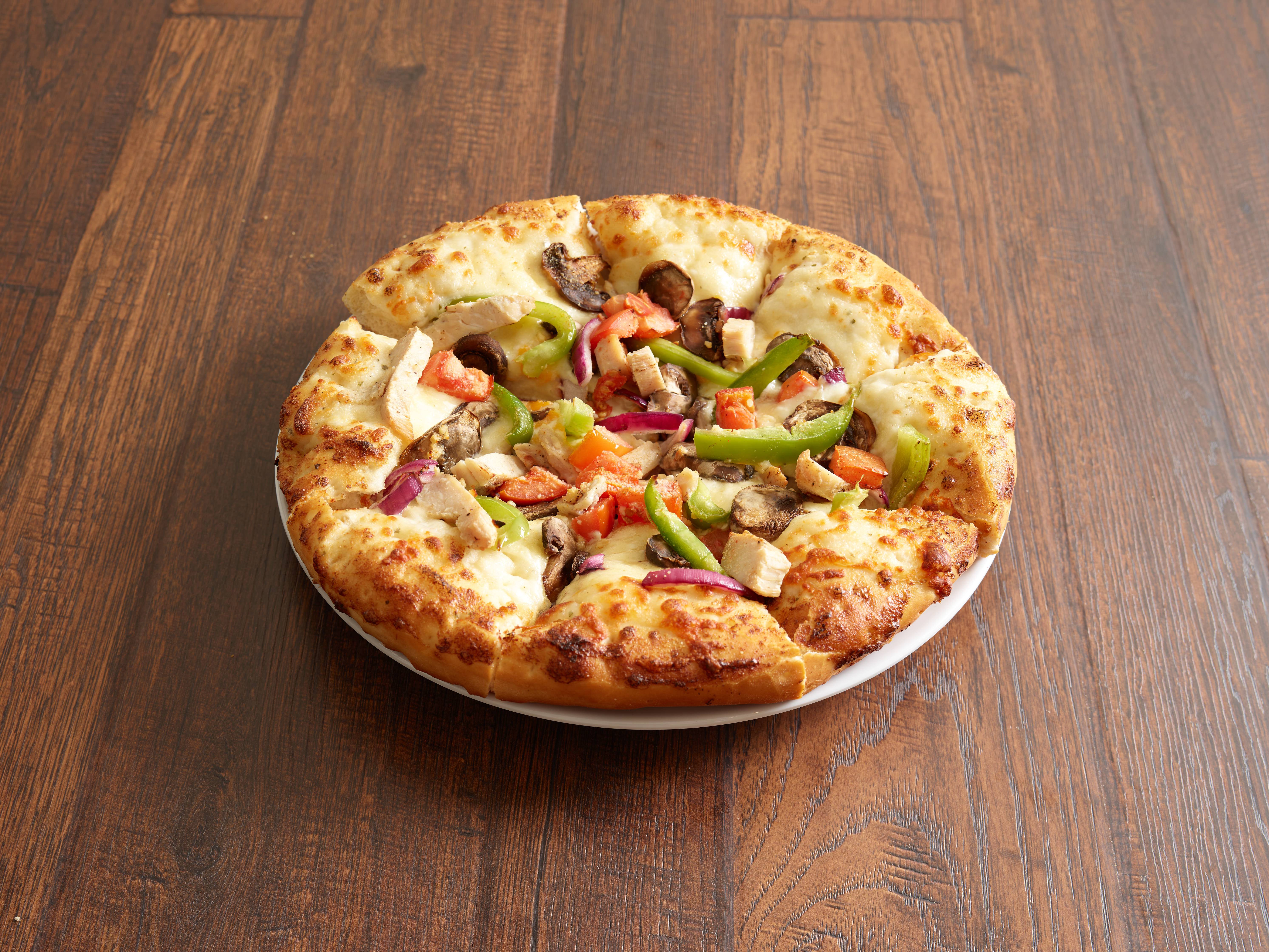 Order Garlic Chicken Pizza food online from Ricco's Pizza store, Reno on bringmethat.com