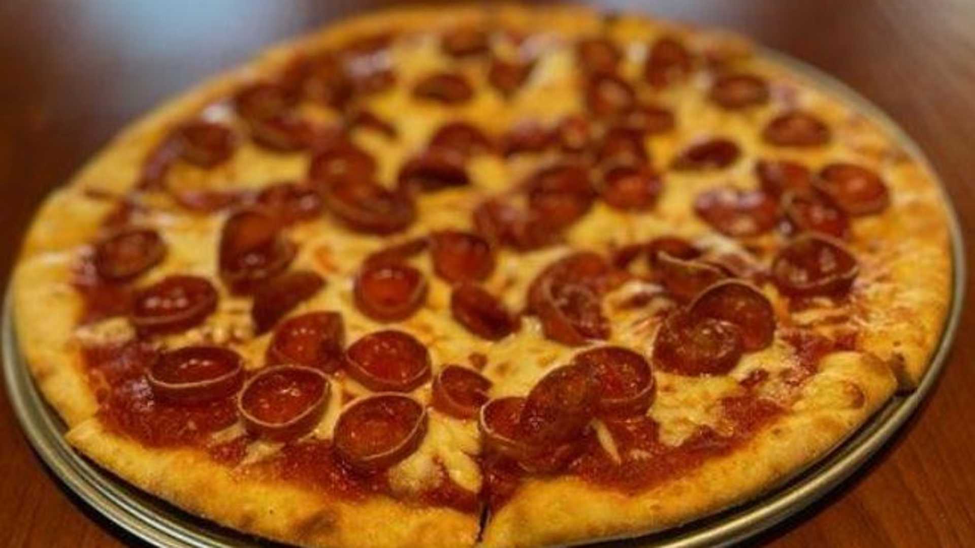 Order Pepperoni Pizza food online from Kickback Jack's store, Wilmington on bringmethat.com