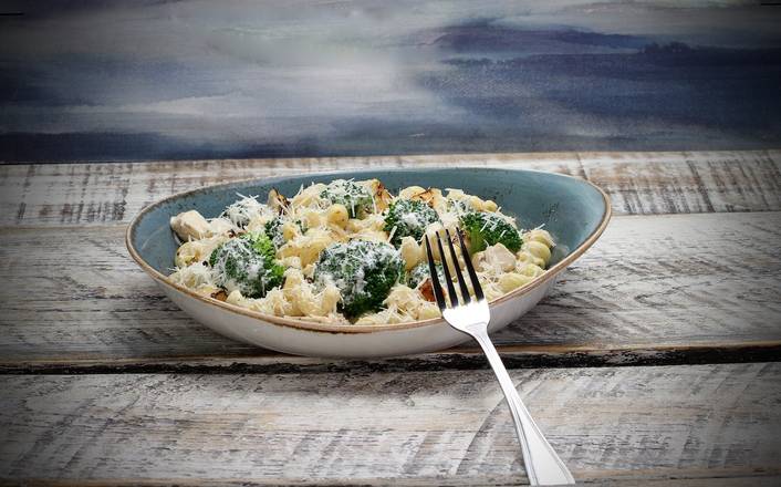 Order Chicken and Broccoli Pasta food online from Margaritaville store, Pigeon Forge on bringmethat.com