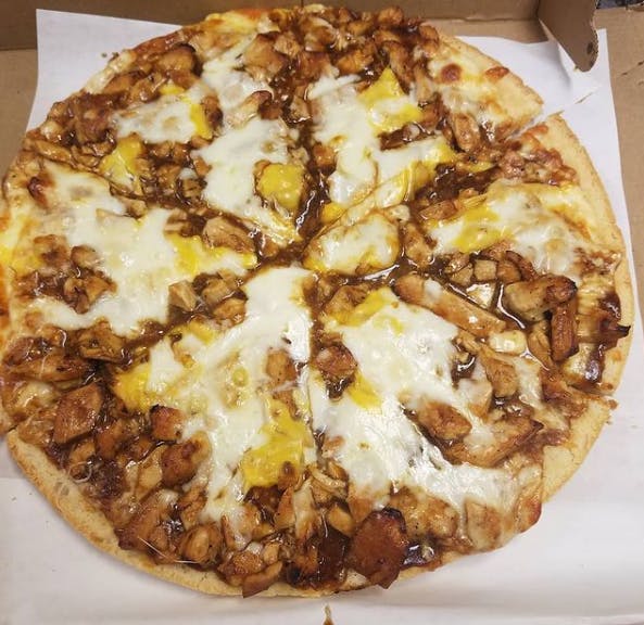 Order BBQ Chicken Pizza - 16" food online from Phil's Pizzeria & Restaurant store, Montvale on bringmethat.com