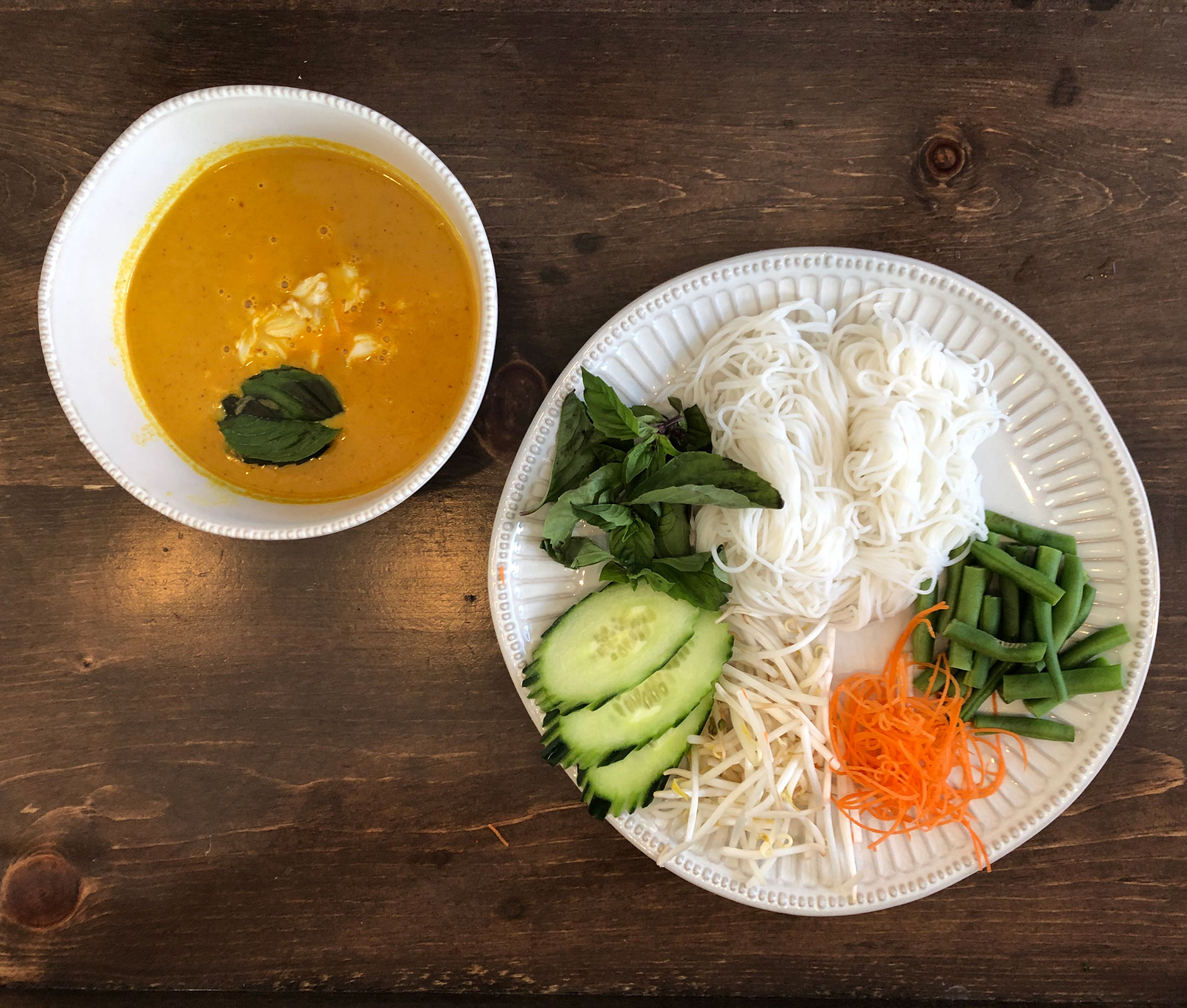 Order Crab Curry and Vermicelli food online from Good Goose Cafe store, Los Angeles on bringmethat.com