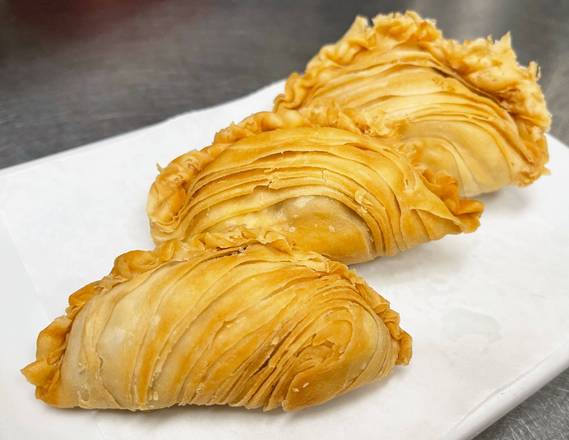 Order Chicken Curry Puff (KaRi-Pap Gai, 3 pcs) food online from Bistro 38 store, Oklahoma City on bringmethat.com