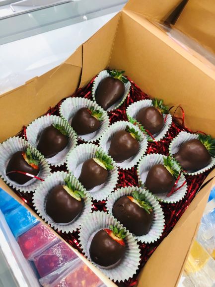Order Chocolate covered strawberries food online from Linda Michoacana store, Chicago on bringmethat.com