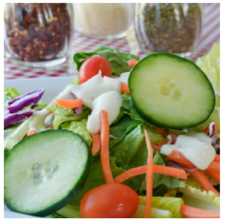 Order Garden Salad - Salad food online from Vinnie Pizzeria store, Martinez on bringmethat.com