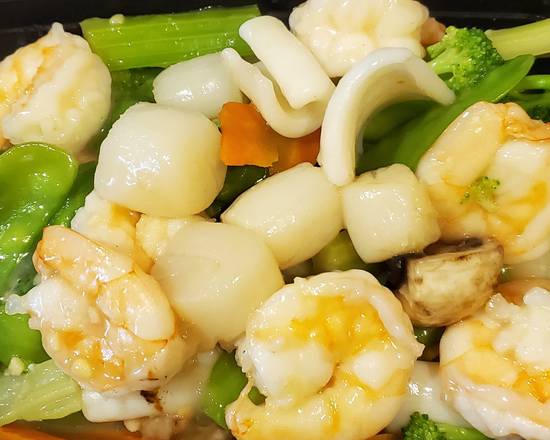 Order Stir Fried Prawns, Scallops and Squid 油泡三鲜 food online from Canton Phoenix store, Tigard on bringmethat.com